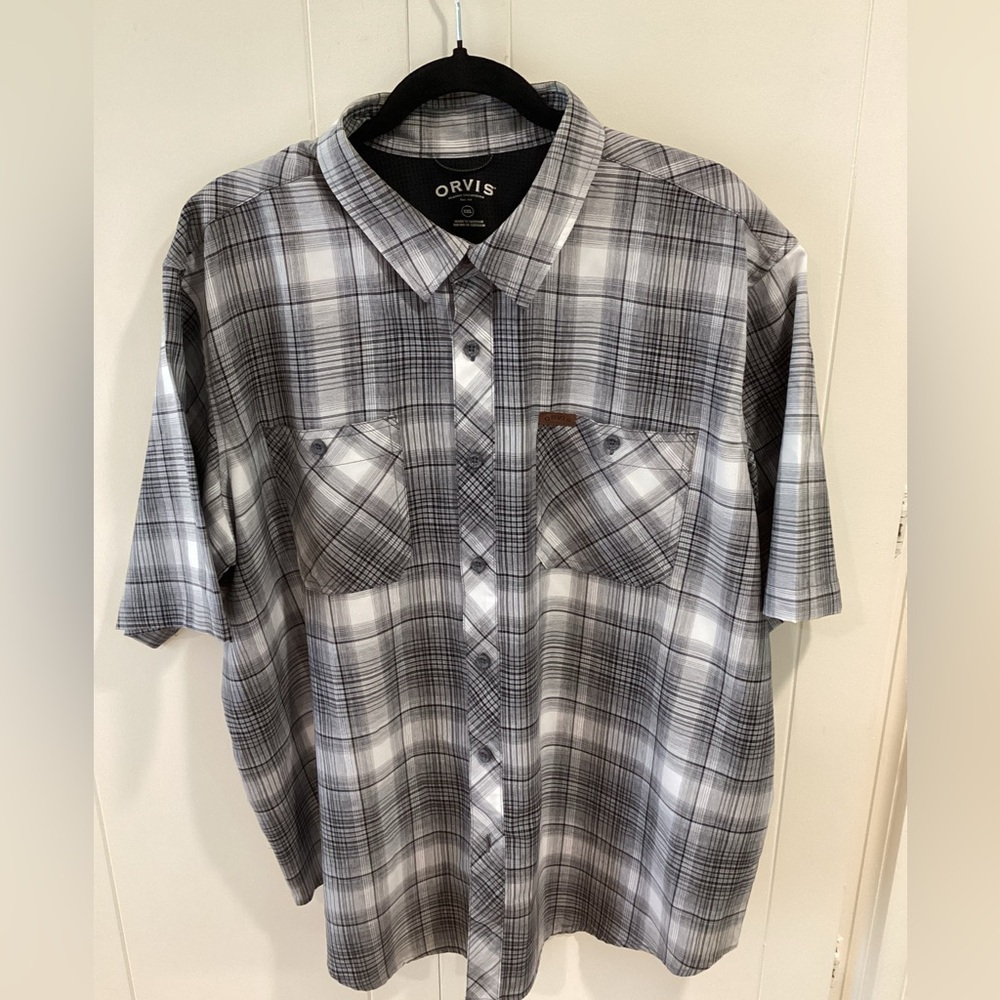 Orvis Men’s Gray and White Plaid Short-Sleeve Button-Down Shirt